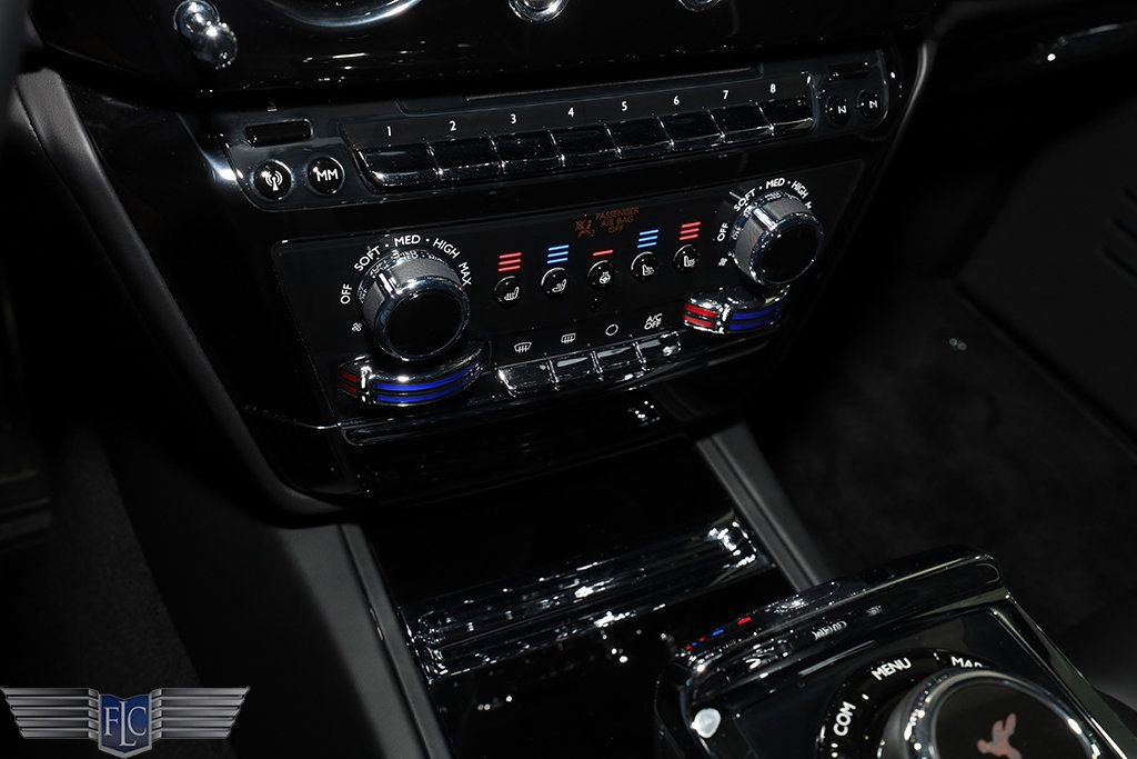 Used 2022 Rolls-Royce Phantom Sedan image 38