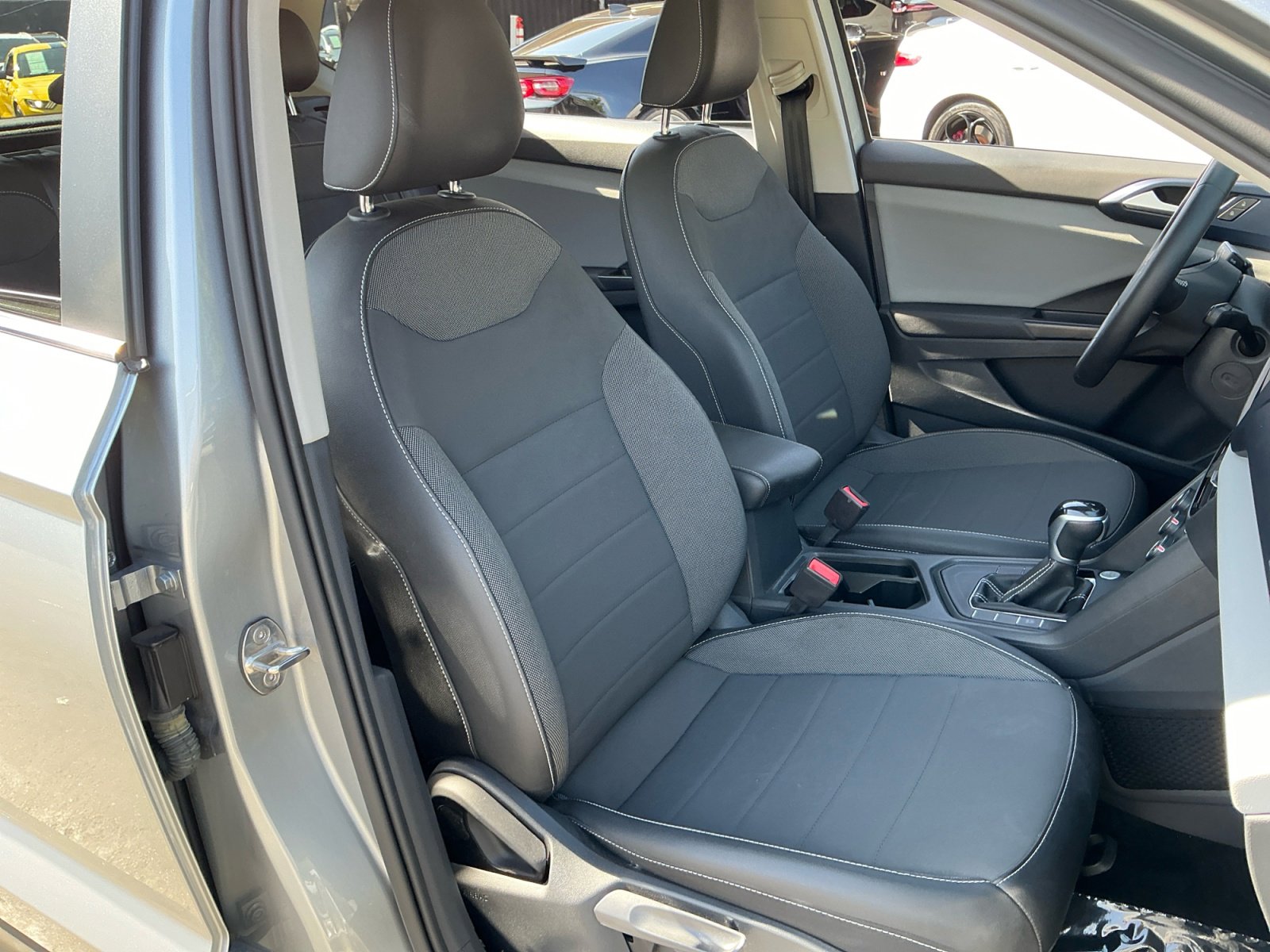 Used 2022 Volkswagen Taos SE w/ Panoramic Sunroof Package FWD image 21