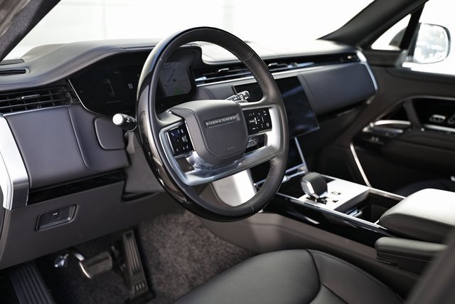 New 2025 Land Rover Range Rover SE image 24