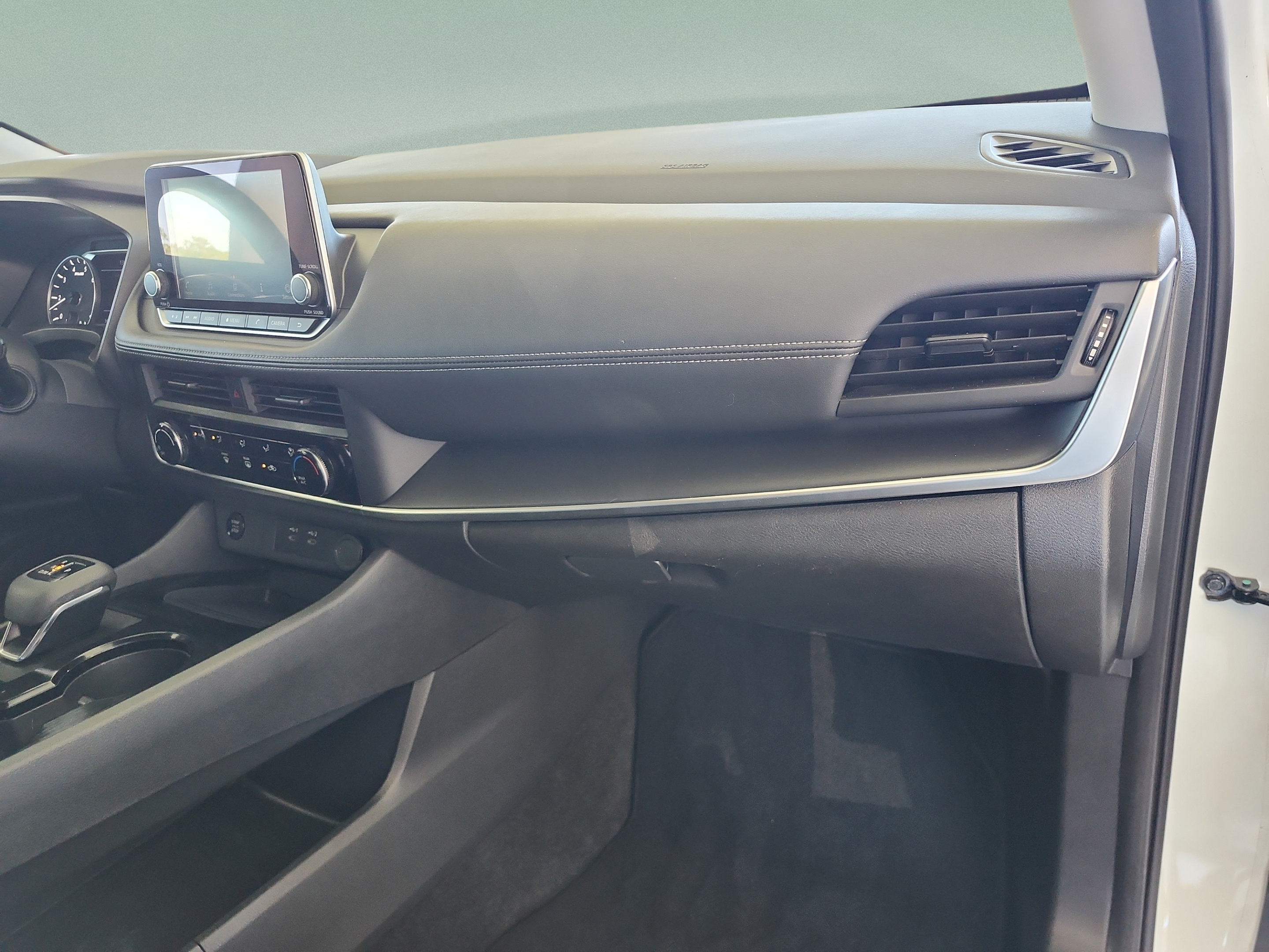 Used 2024 Nissan Rogue S FWD image 21
