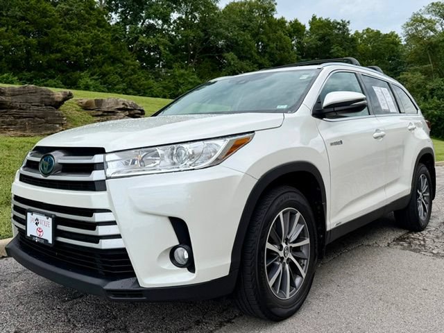 Used 2019 Toyota Highlander XLE AWD/4WD image 2