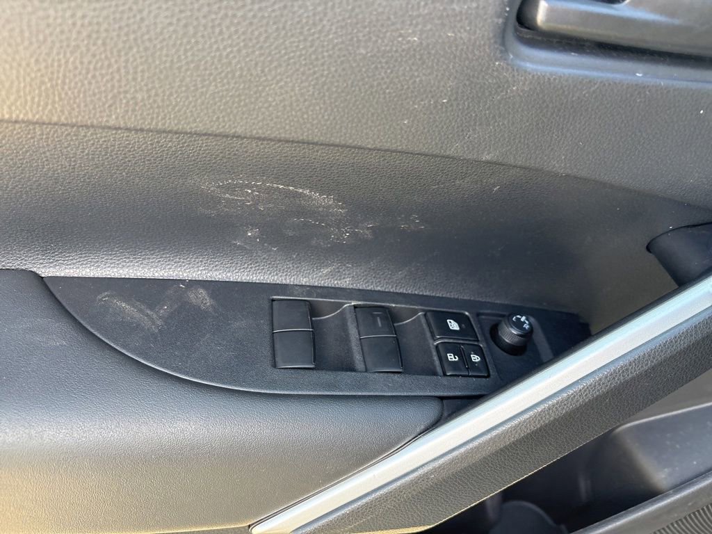 Used 2025 Toyota Corolla Cross LE image 12