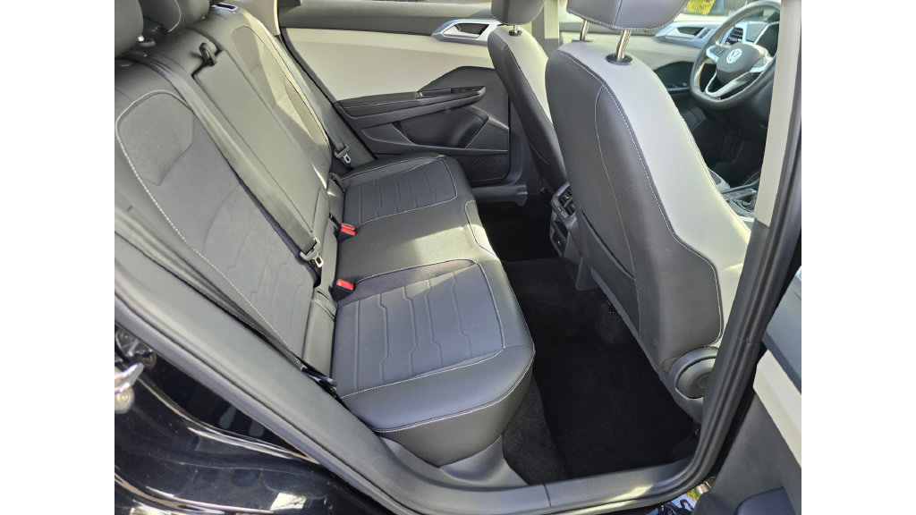 Used 2025 Volkswagen Taos SE AWD/4WD image 13