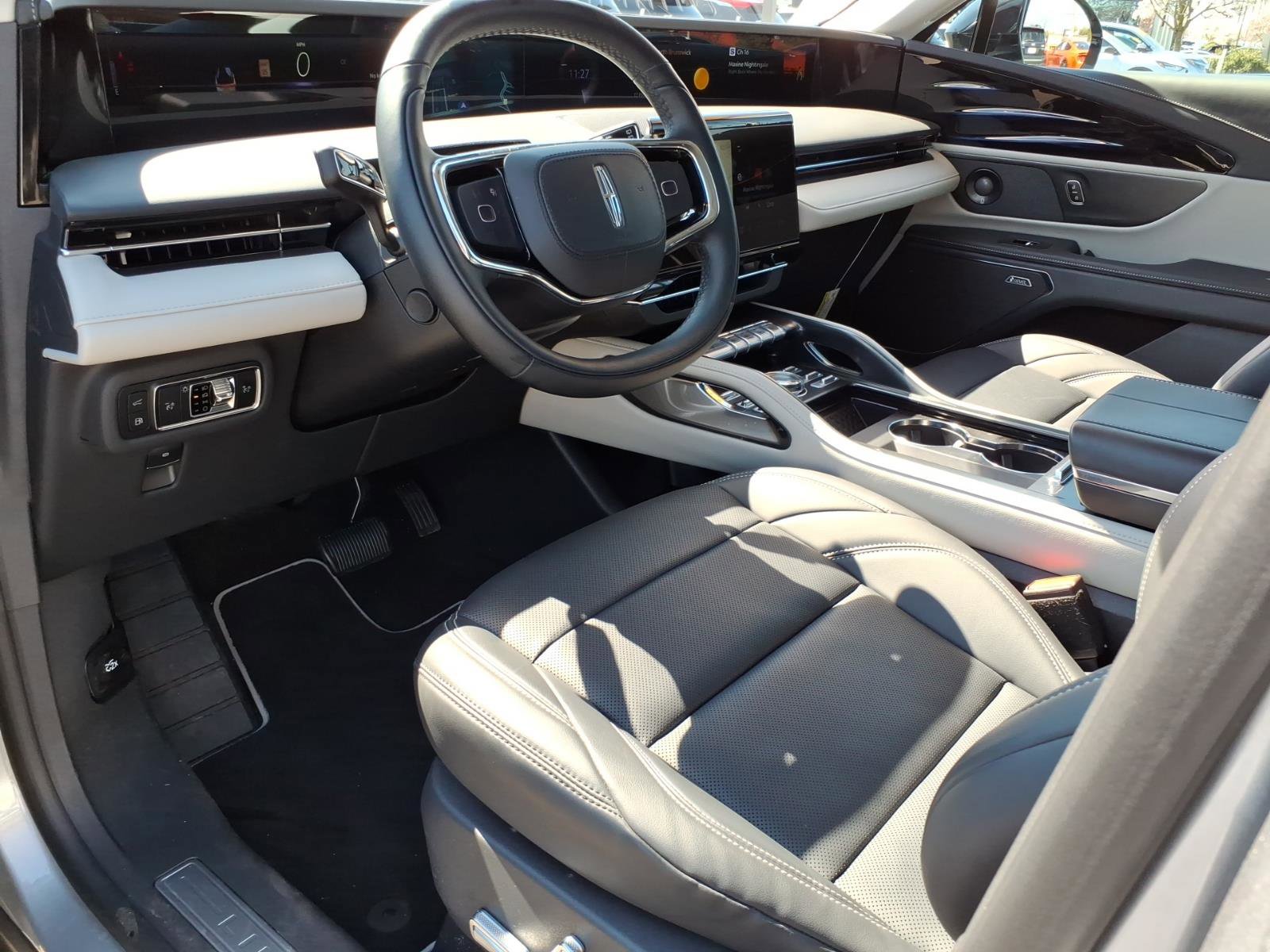 Used 2025 Lincoln Nautilus Premier w/ Equipment Group 102A AWD/4WD image 12