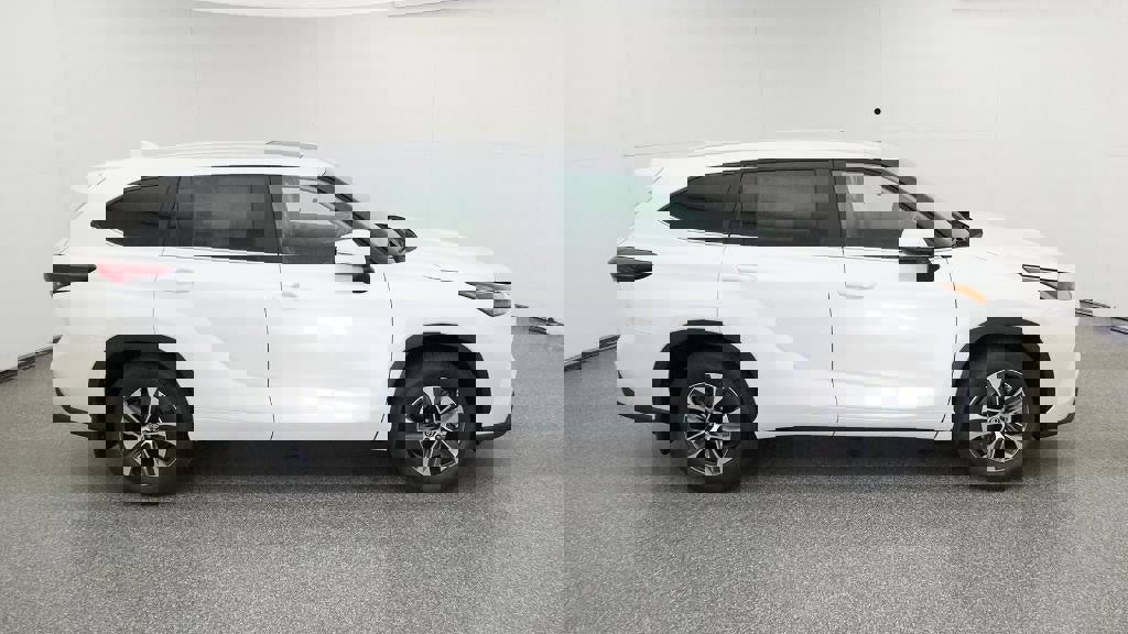 New 2026 Toyota Highlander XLE image 11