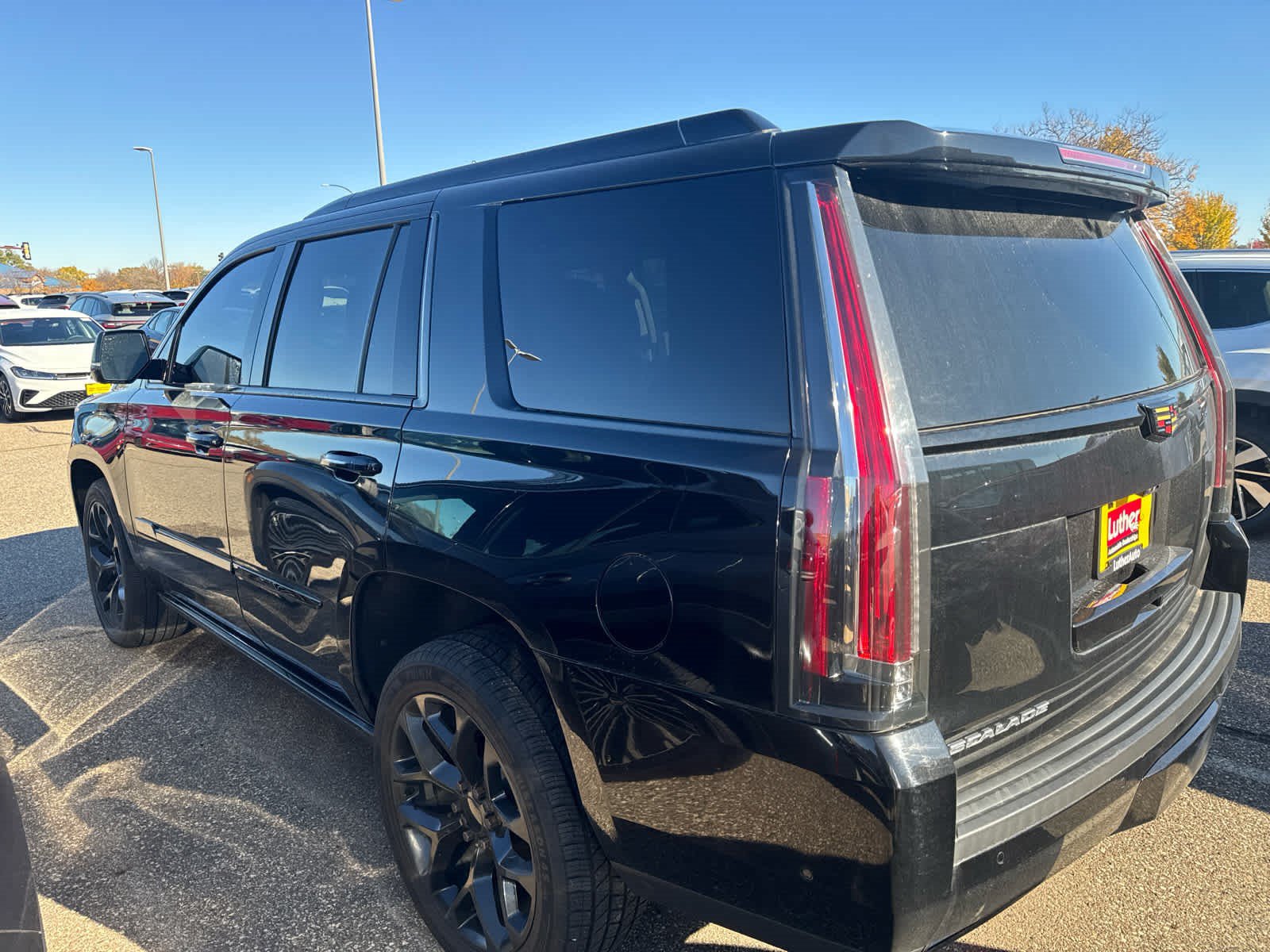Used 2019 Cadillac Escalade Premium Luxury AWD/4WD image 4