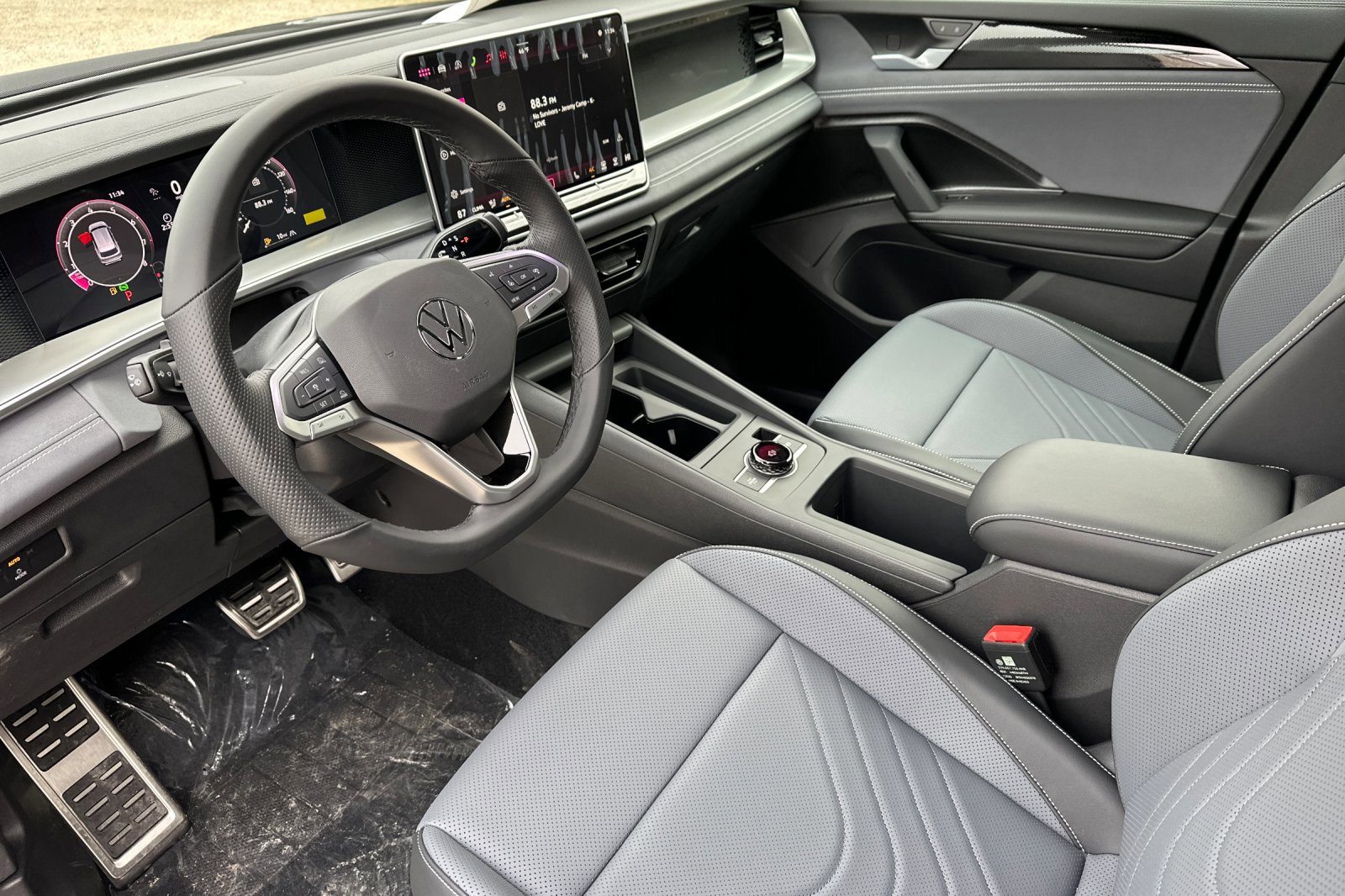 New 2026 Volkswagen Tiguan SE R-Line image 10