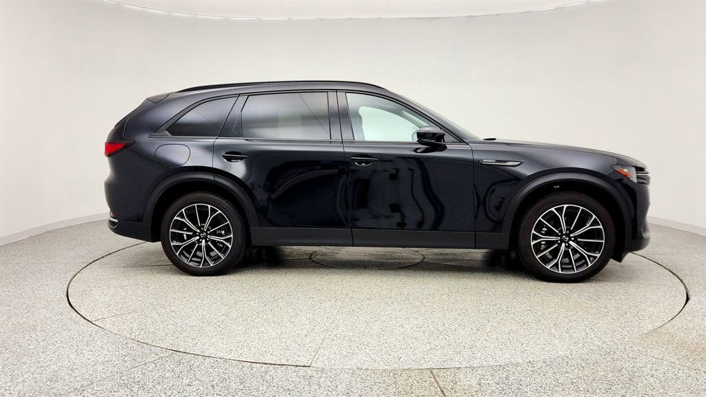 Used 2025 MAZDA CX-70 Plug-In Hybrid w/ Premium Pkg image 4