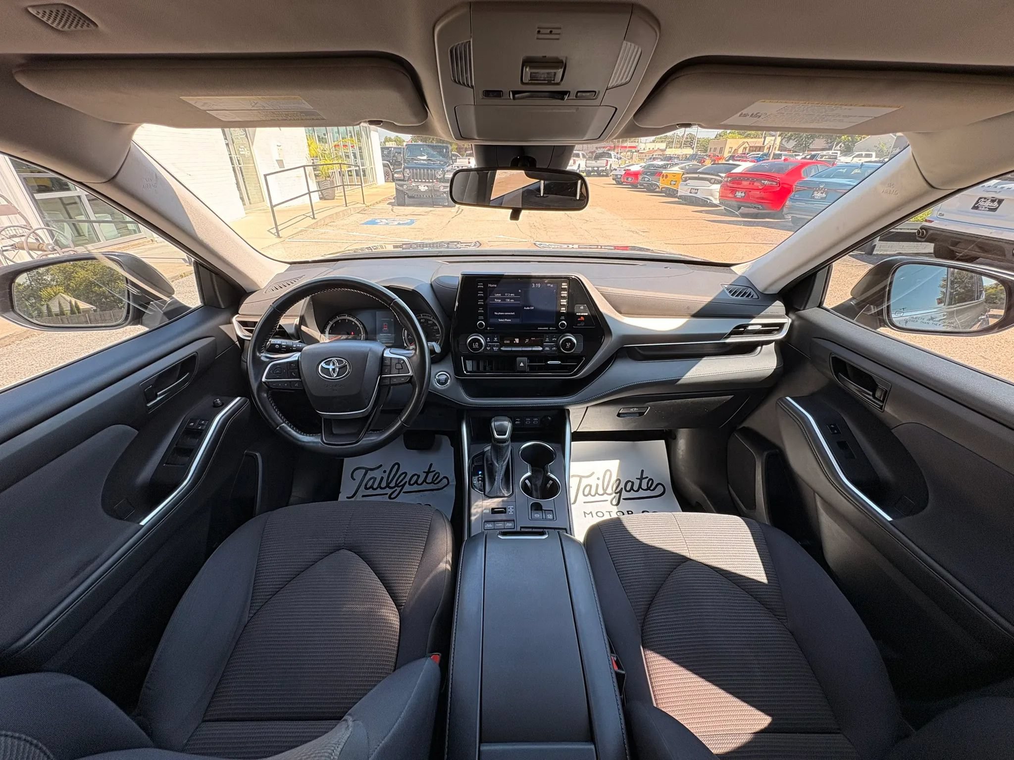 Used 2022 Toyota Highlander LE AWD/4WD image 18