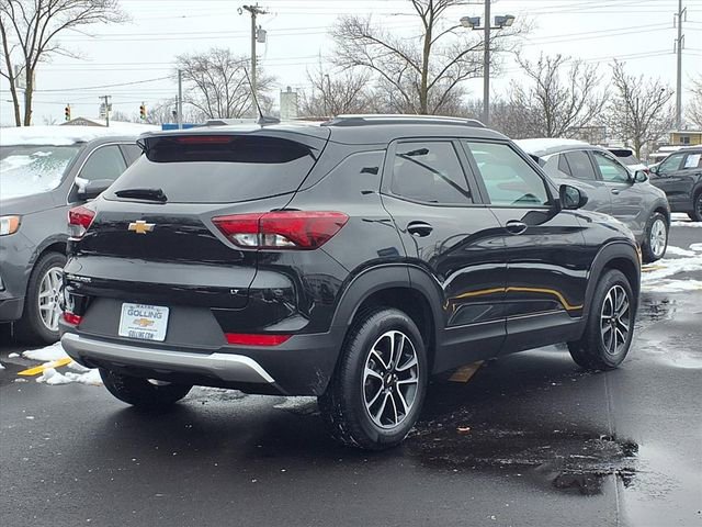 Used 2025 Chevrolet TrailBlazer LT image 2