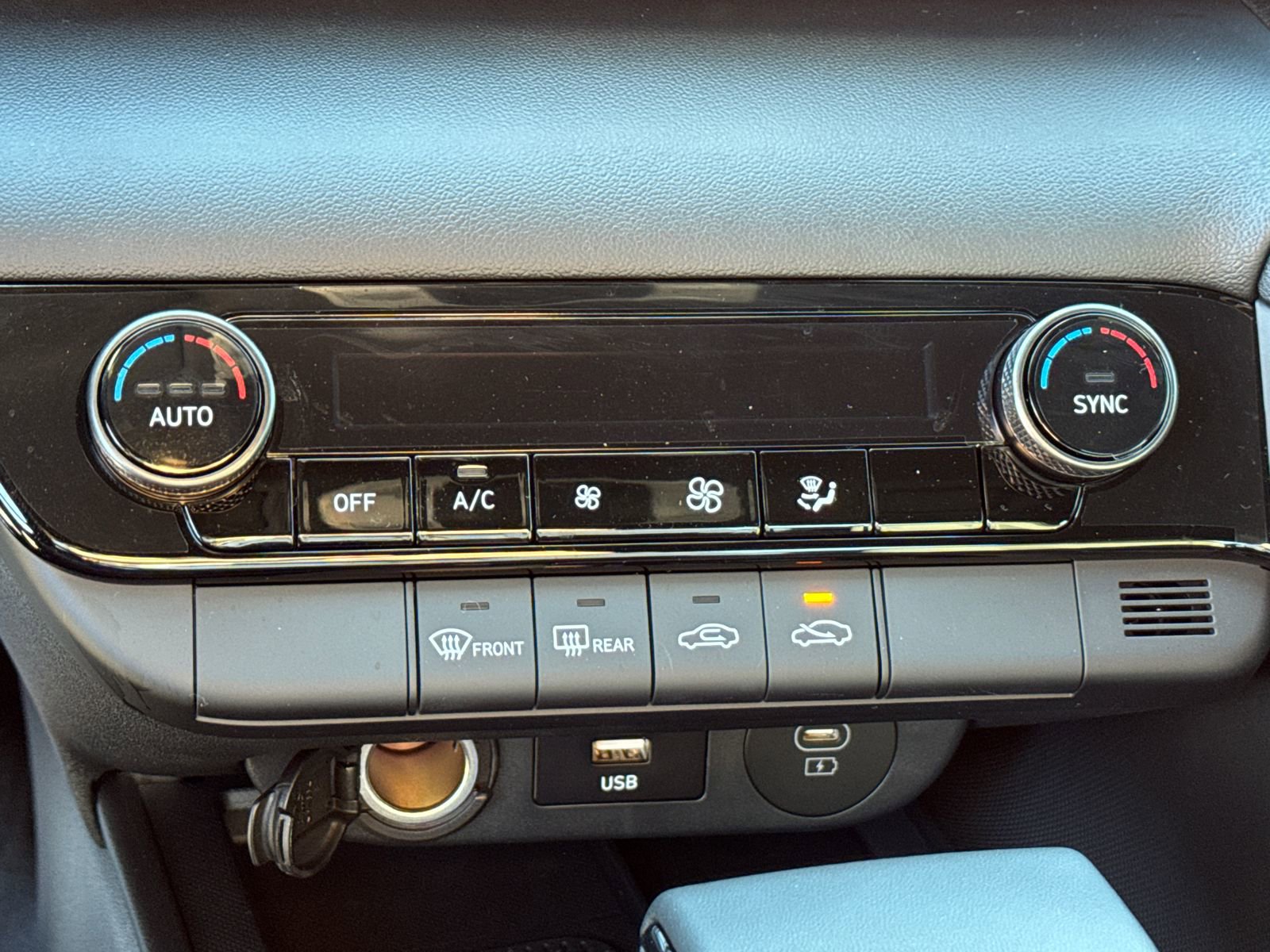 Certified 2025 Hyundai Elantra Sport image 31