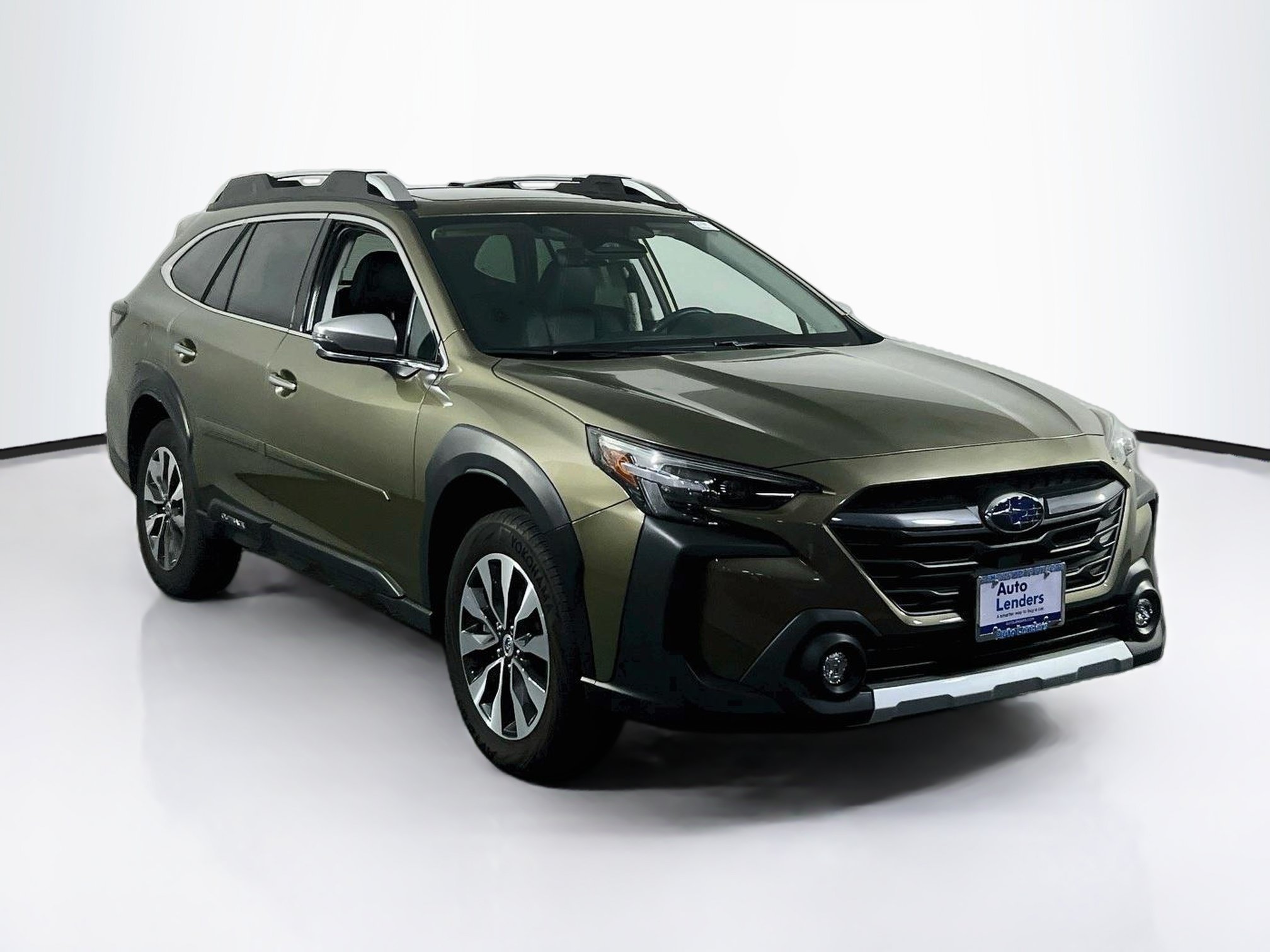 Used 2023 Subaru Outback Touring AWD/4WD image 3