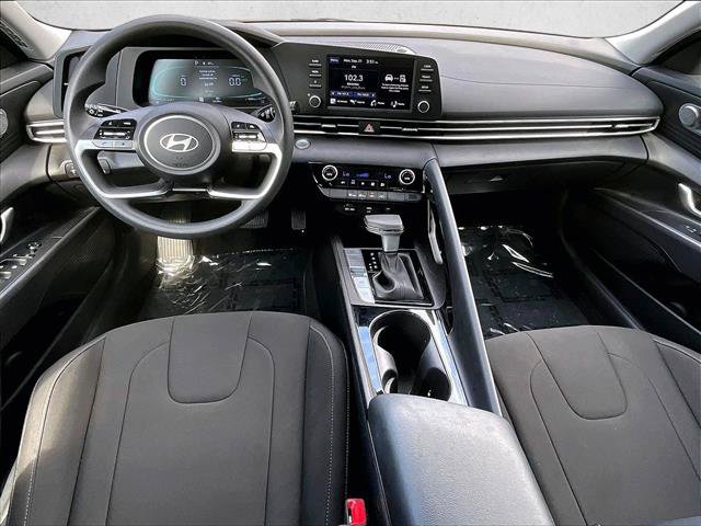 Used 2025 Hyundai Elantra Hybrid FWD image 16