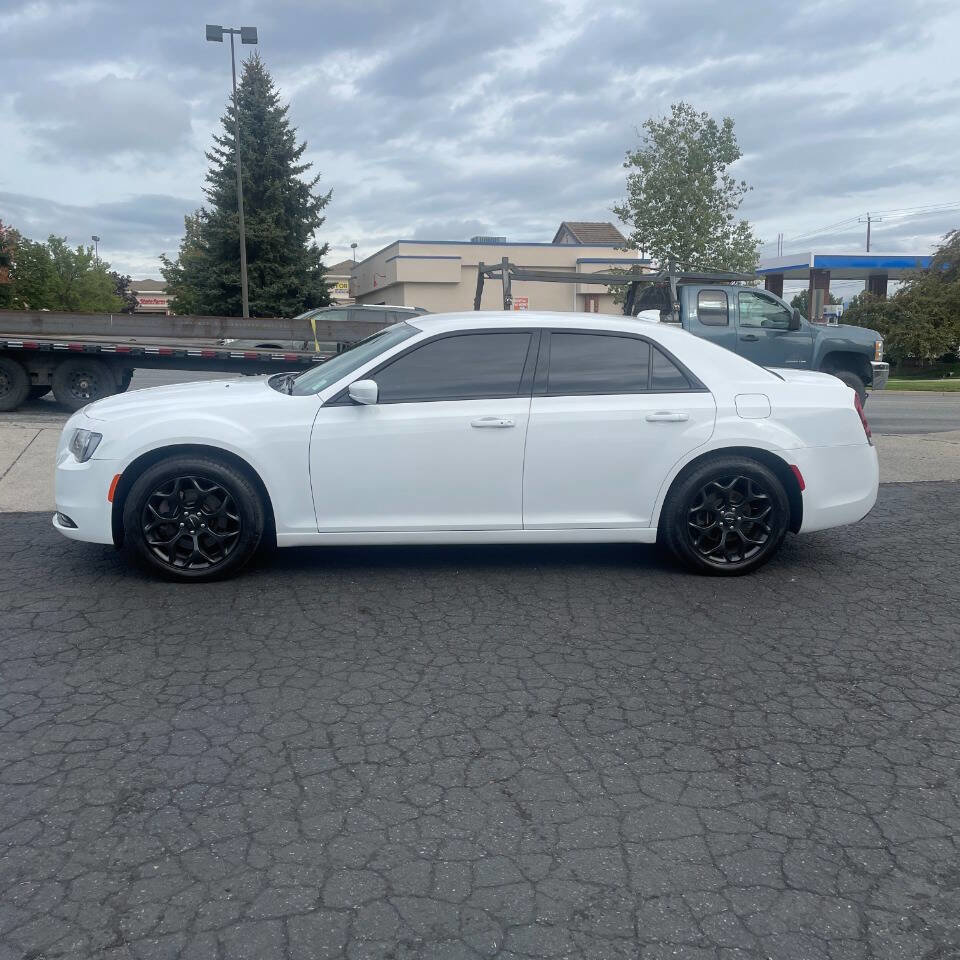 Used 2019 Chrysler 300 S image 3