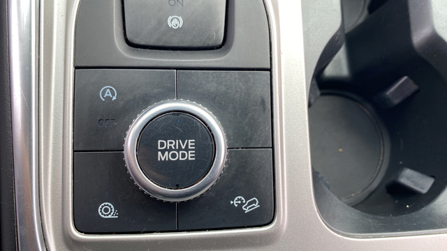 Used 2020 Ford Explorer XLT w/ Equipment Group 202A AWD/4WD image 19