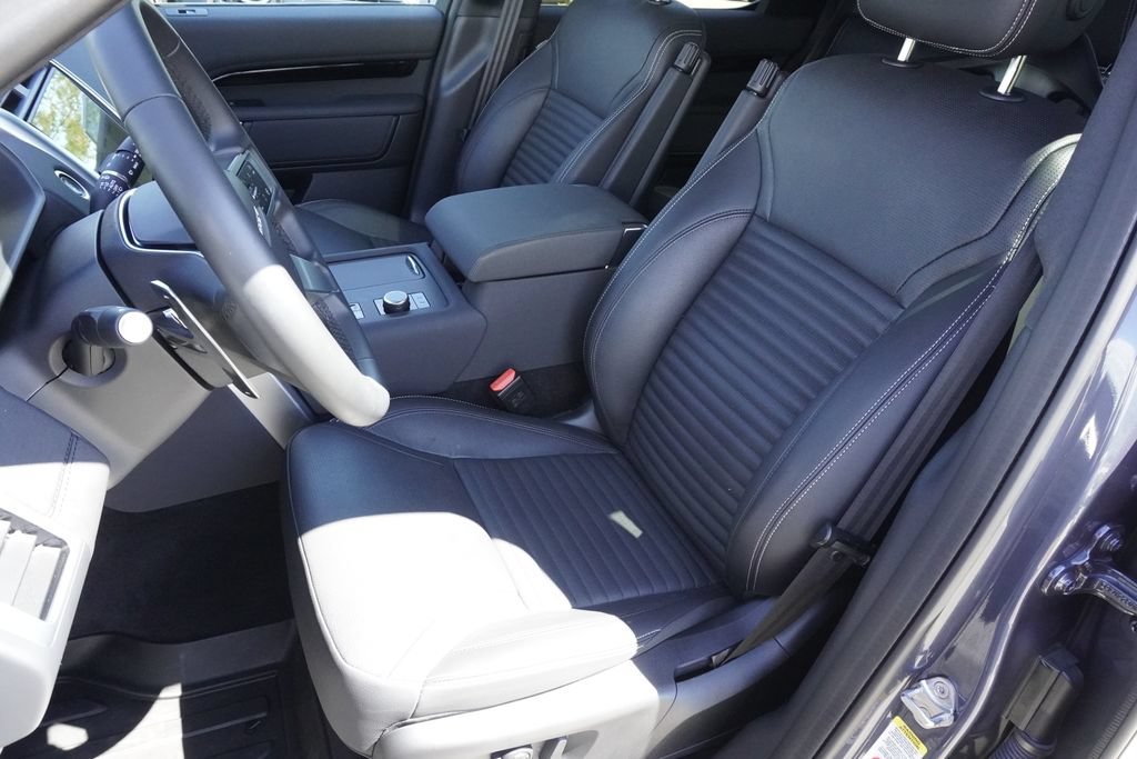 Used 2025 Land Rover Discovery S AWD/4WD image 20