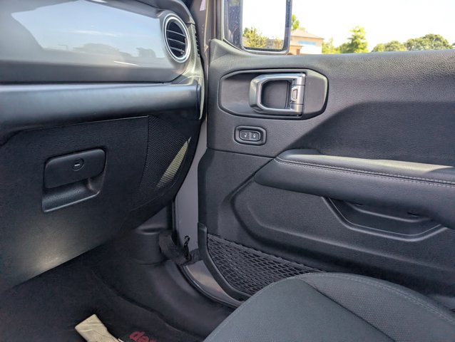 Used 2020 Jeep Wrangler Unlimited Sahara AWD/4WD image 30