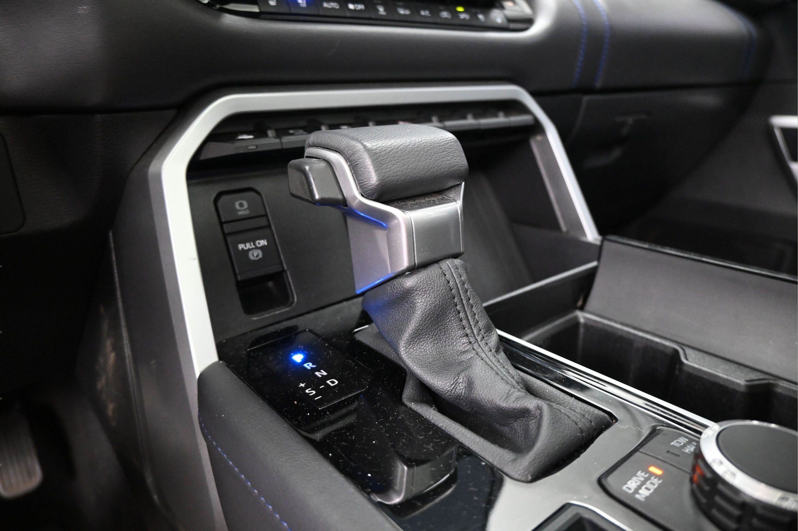 Certified 2025 Toyota Sequoia Platinum AWD/4WD image 31
