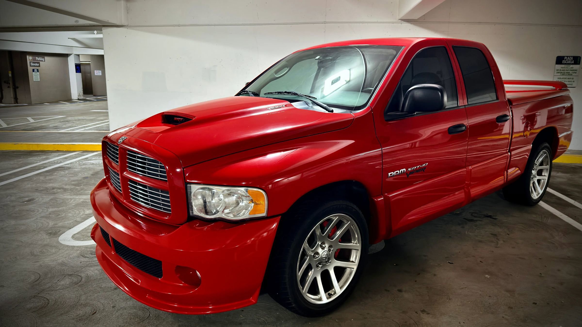 Used 2005 Dodge Ram 1500 Truck 2WD Quad Cab image 2