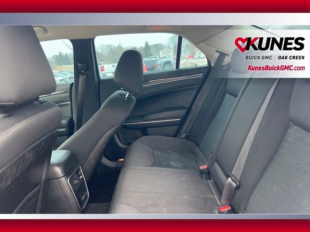 Used 2019 Chrysler 300 Touring w/ Sport Appearance Package image 9