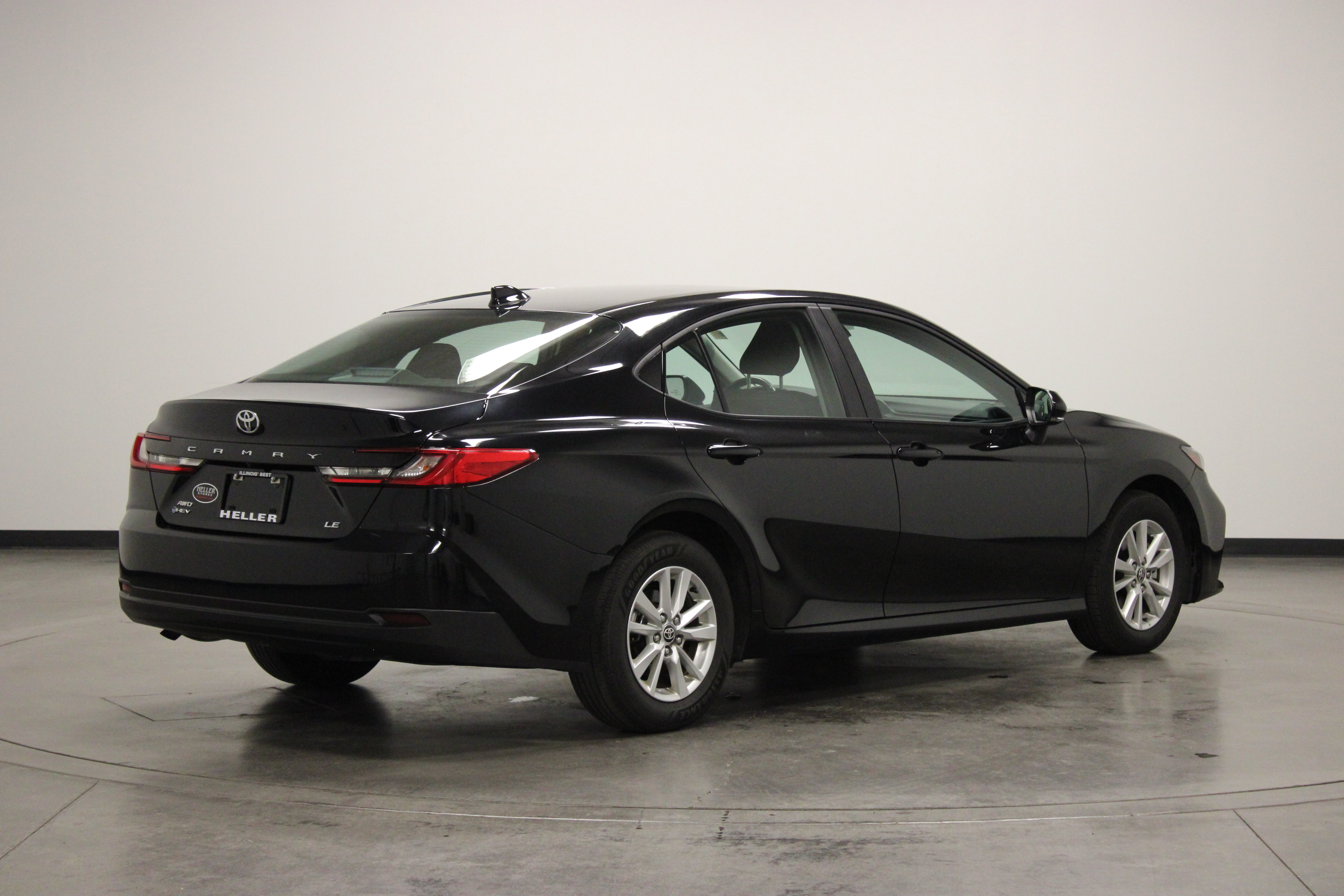 Used 2025 Toyota Camry LE w/ Convenience Package AWD/4WD image 8