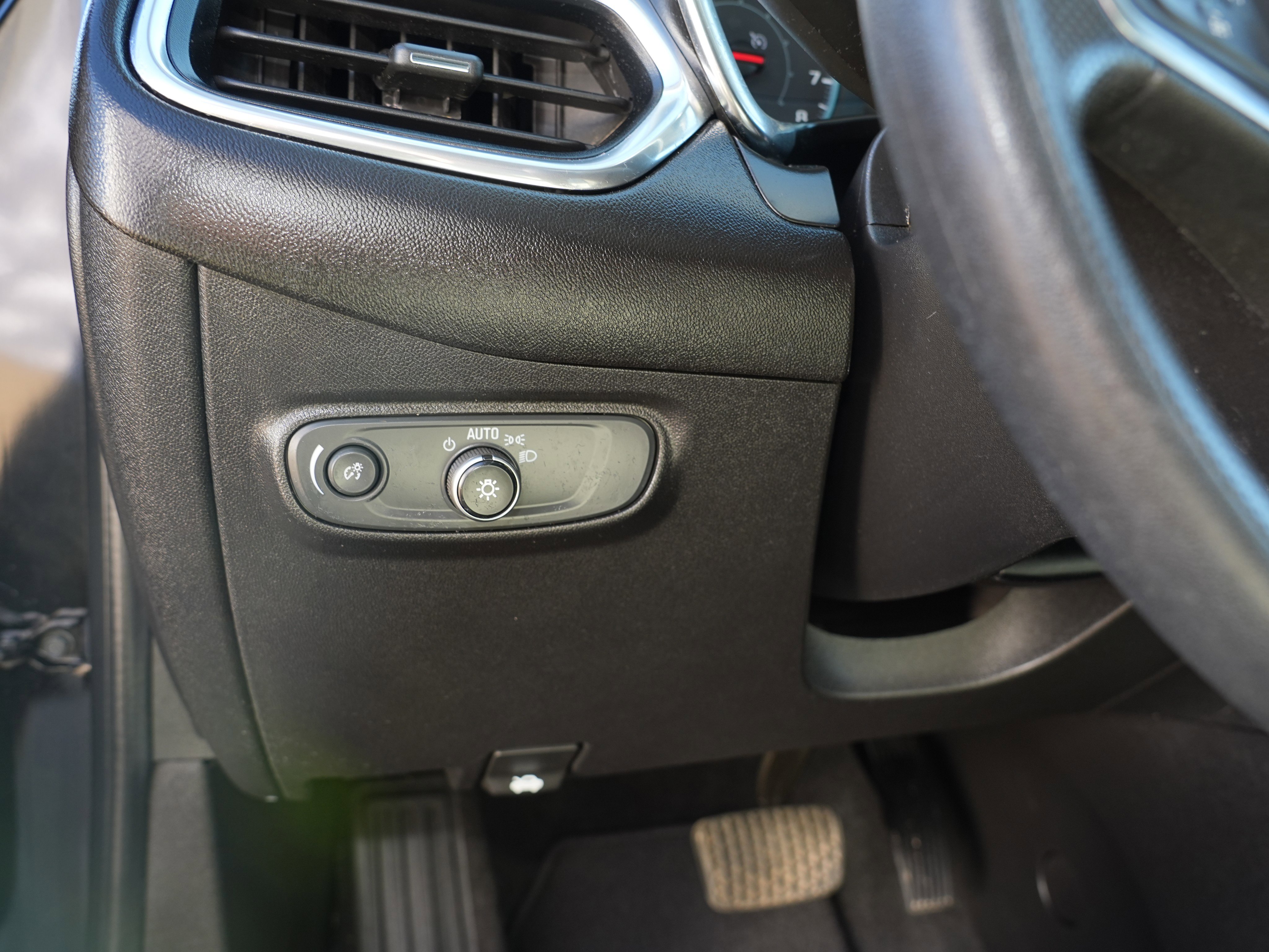 Used 2019 Chevrolet Equinox LS AWD/4WD image 19