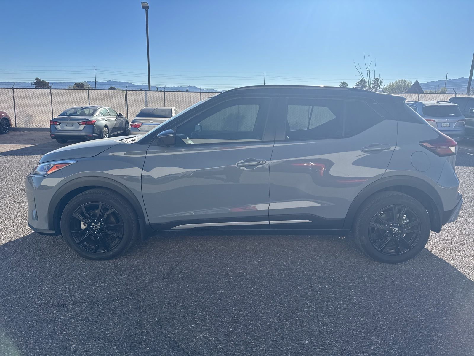 Used 2023 Nissan Kicks SR w/ SR Premium Package image 2