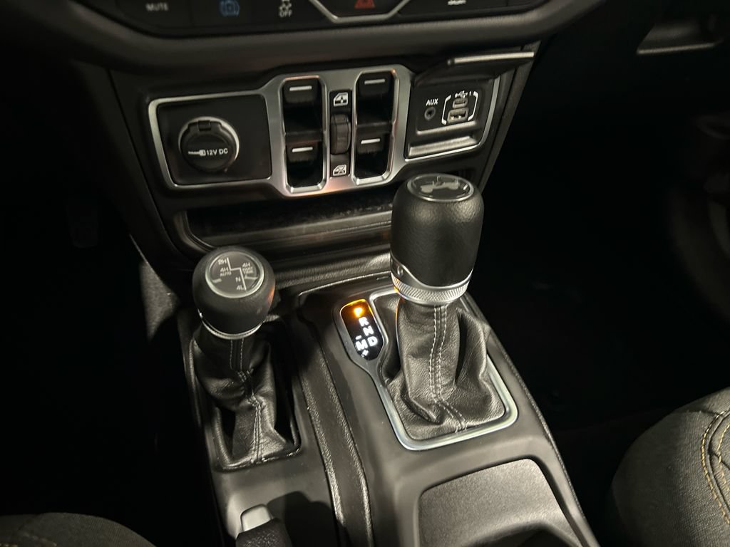 Used 2025 Jeep Wrangler Unlimited Sahara AWD/4WD image 25