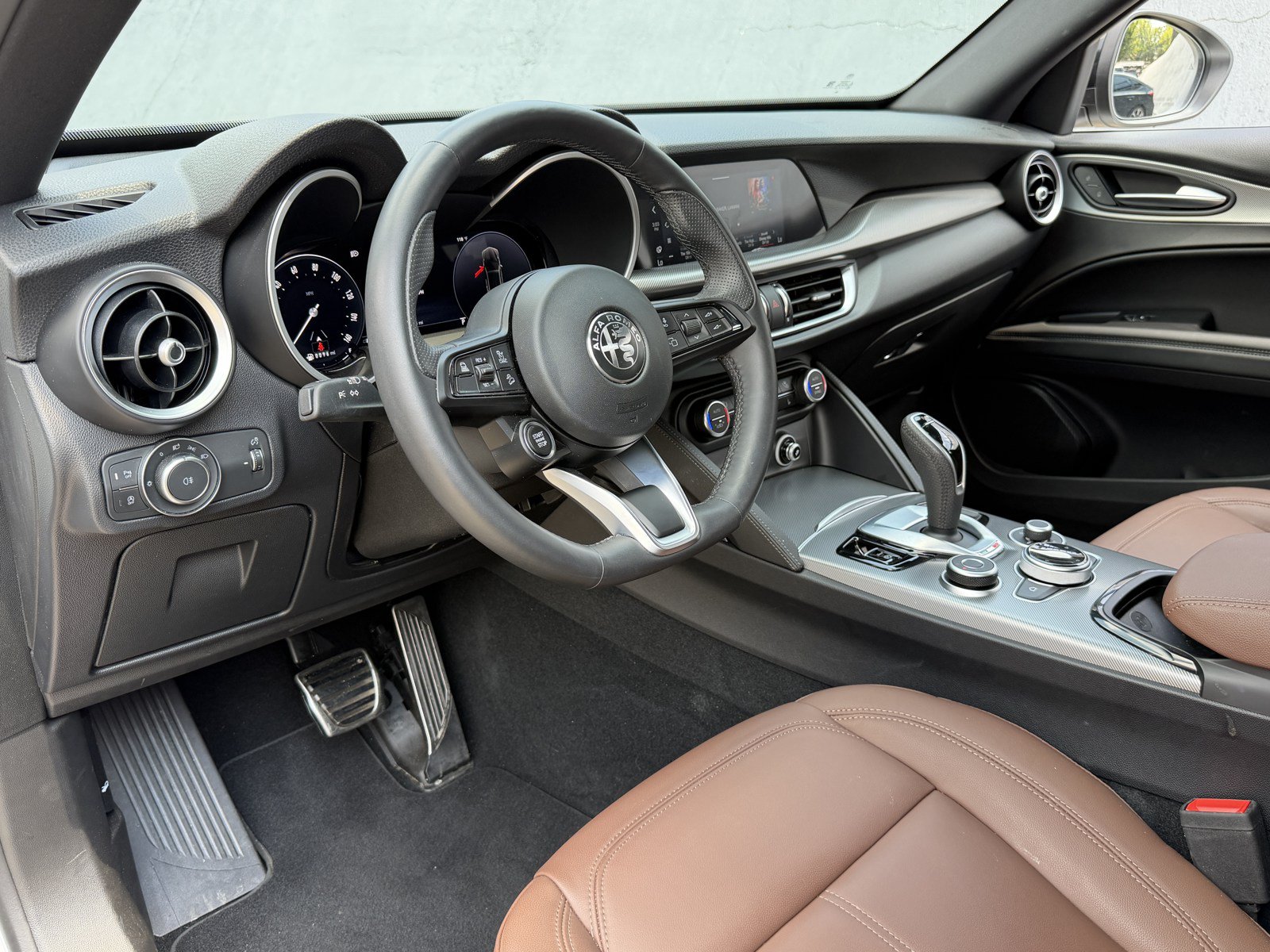 Used 2024 Alfa Romeo Stelvio Ti AWD/4WD image 12