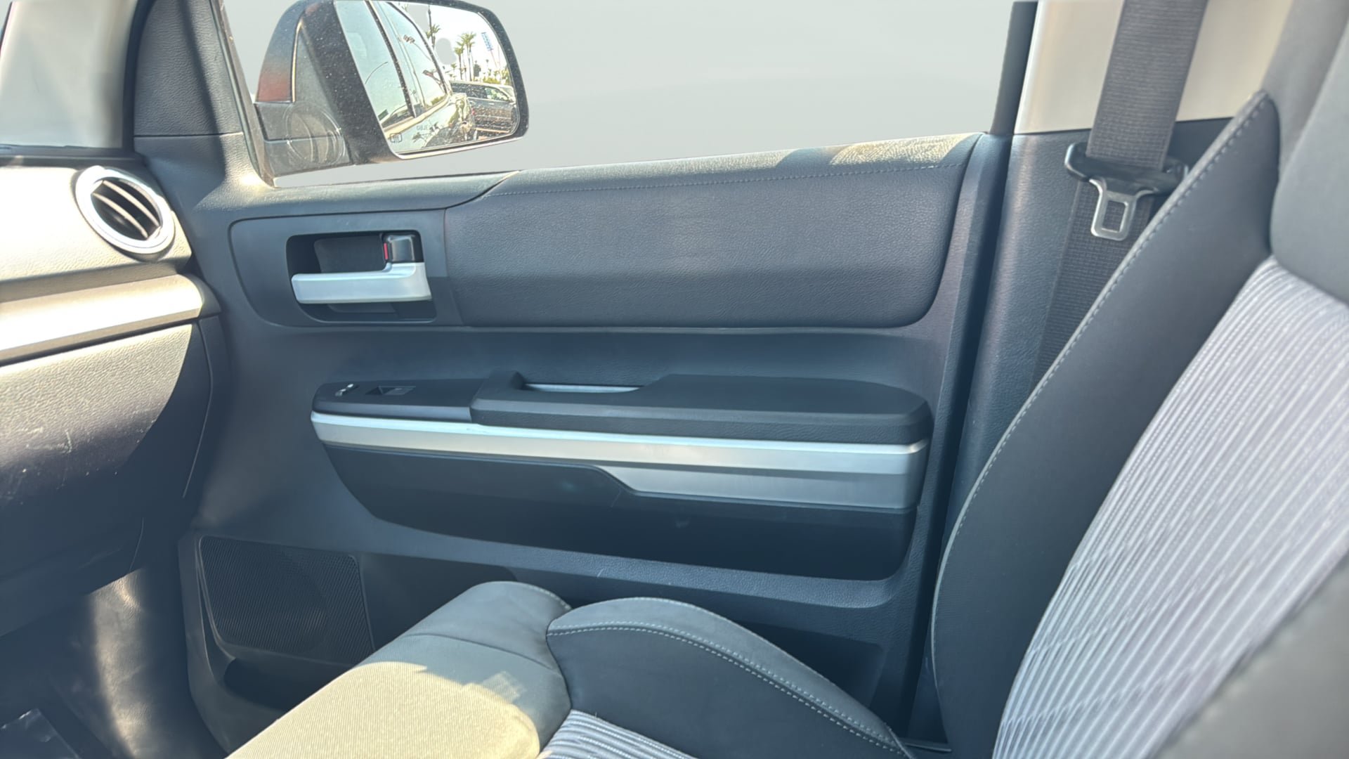 Used 2015 Toyota Tundra SR5 w/ SR5 Upgrade Package RWD image 18