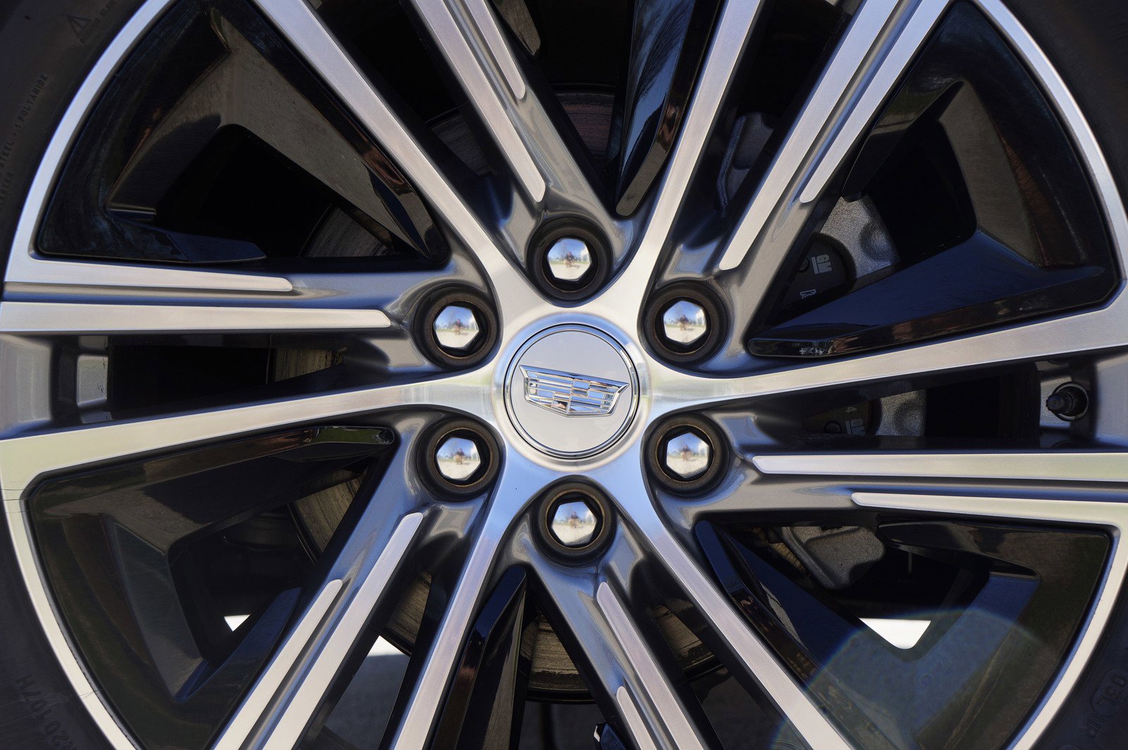 New 2024 Cadillac Lyriq Luxury image 16