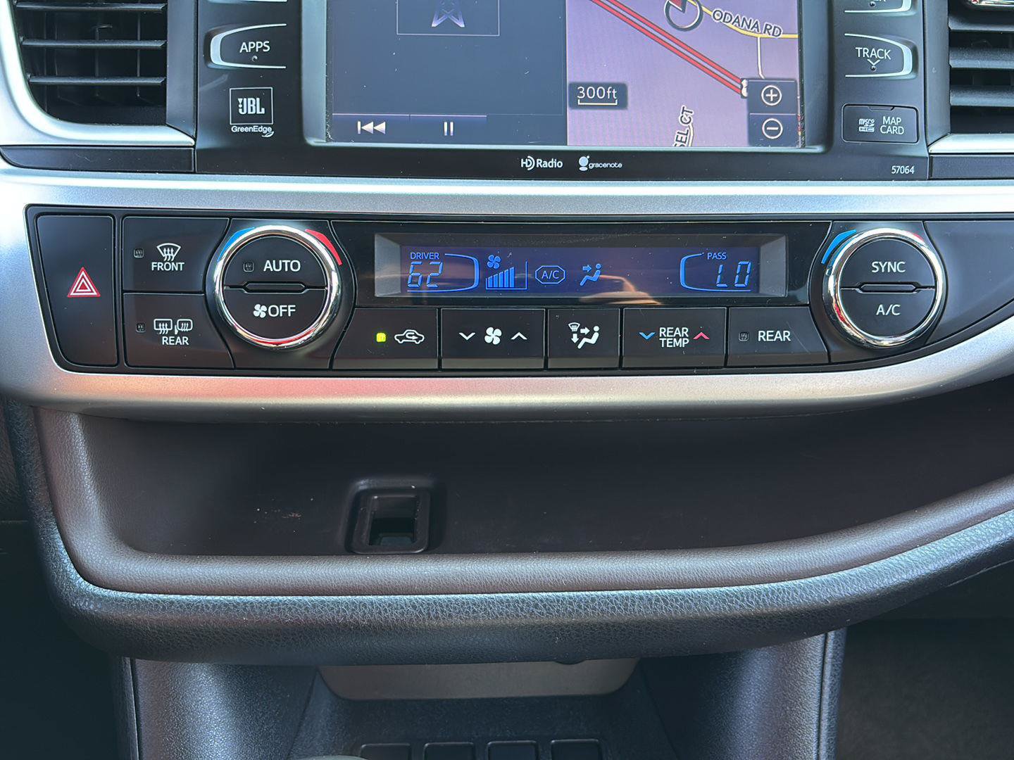 Used 2015 Toyota Highlander Limited AWD/4WD image 32
