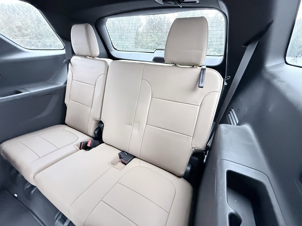 Used 2023 Chevrolet Traverse Premier image 31