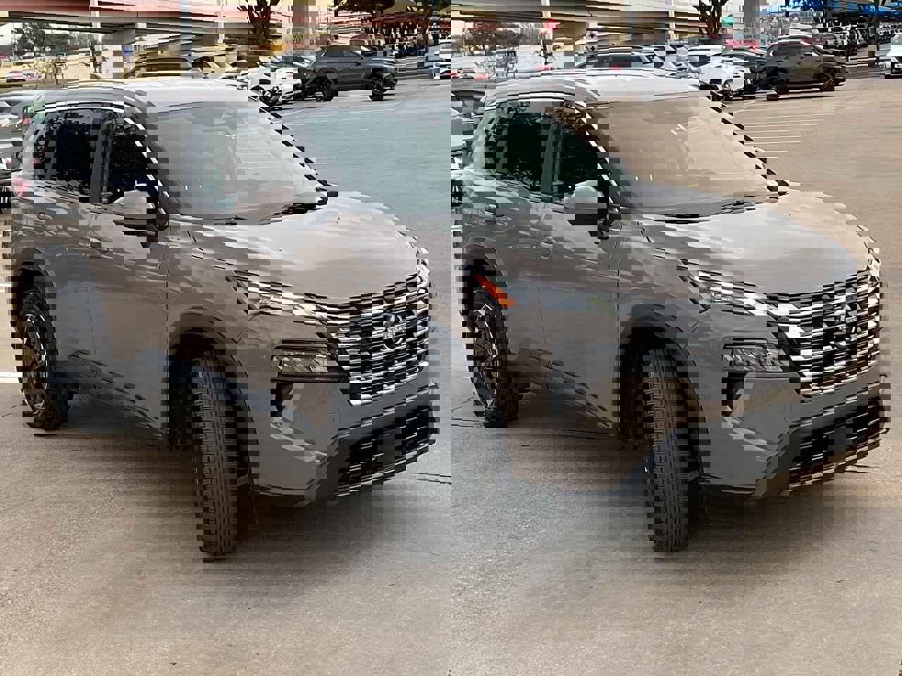 Used 2024 Nissan Rogue SV image 4