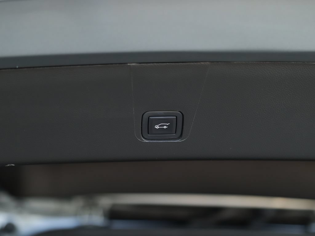 Used 2023 Chevrolet Traverse LT FWD image 30