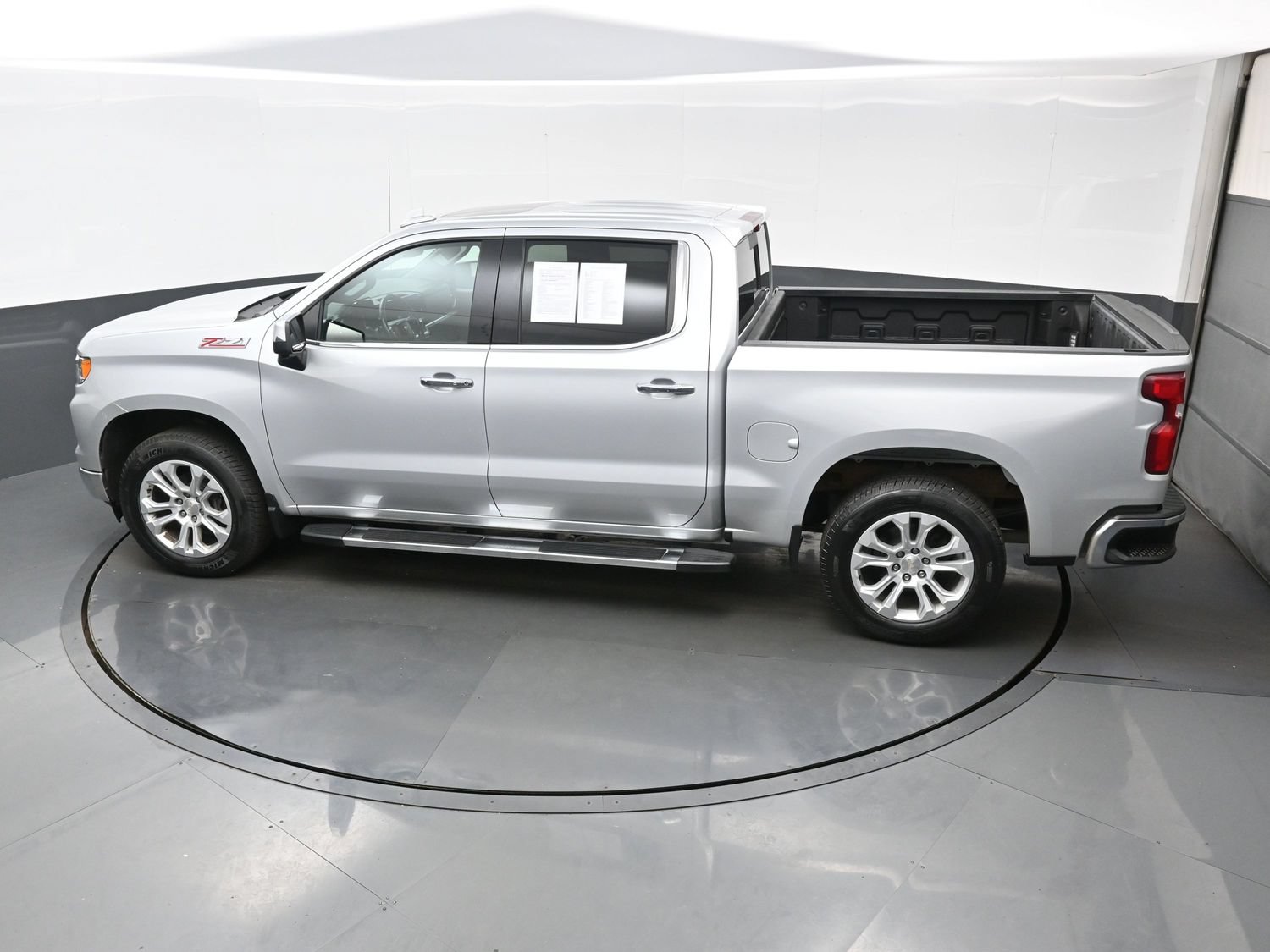 Used 2022 Chevrolet Silverado 1500 LTZ w/ LTZ Premium Package AWD/4WD image 36