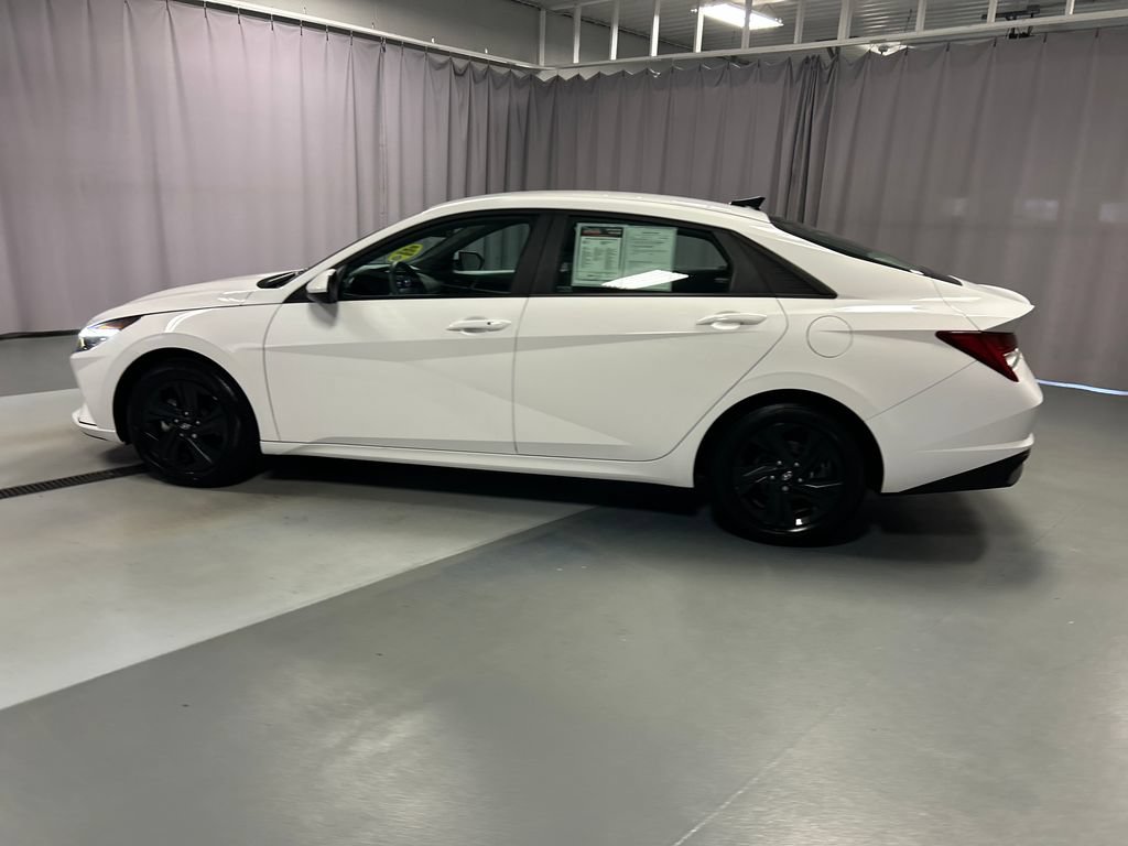 Used 2023 Hyundai Elantra Blue FWD image 4