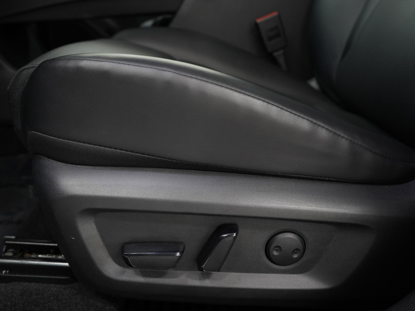 Used 2022 Nissan Rogue SV w/ SV Premium Package image 25