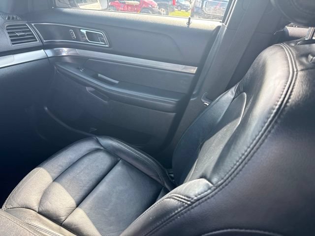 Used 2018 Ford Explorer XLT w/ Equipment Group 202A AWD/4WD image 18