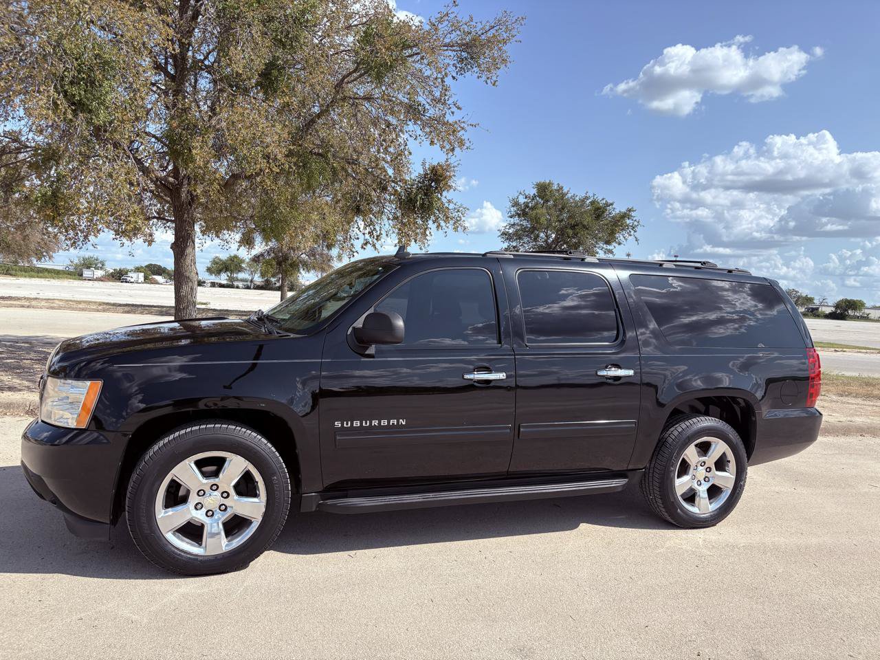 Used 2011 Chevrolet Suburban LS RWD image 73