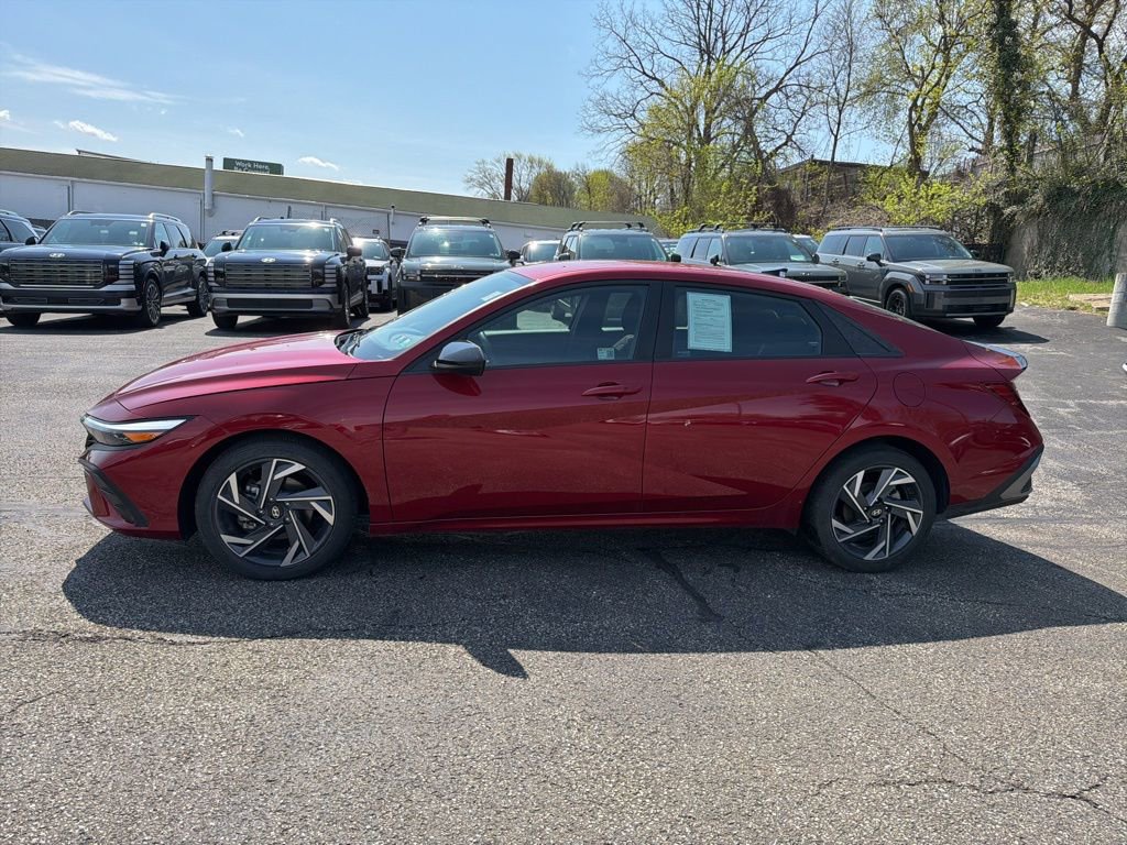 Certified 2025 Hyundai Elantra Sport image 4