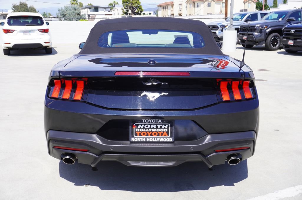 Used 2025 Ford Mustang Convertible image 7