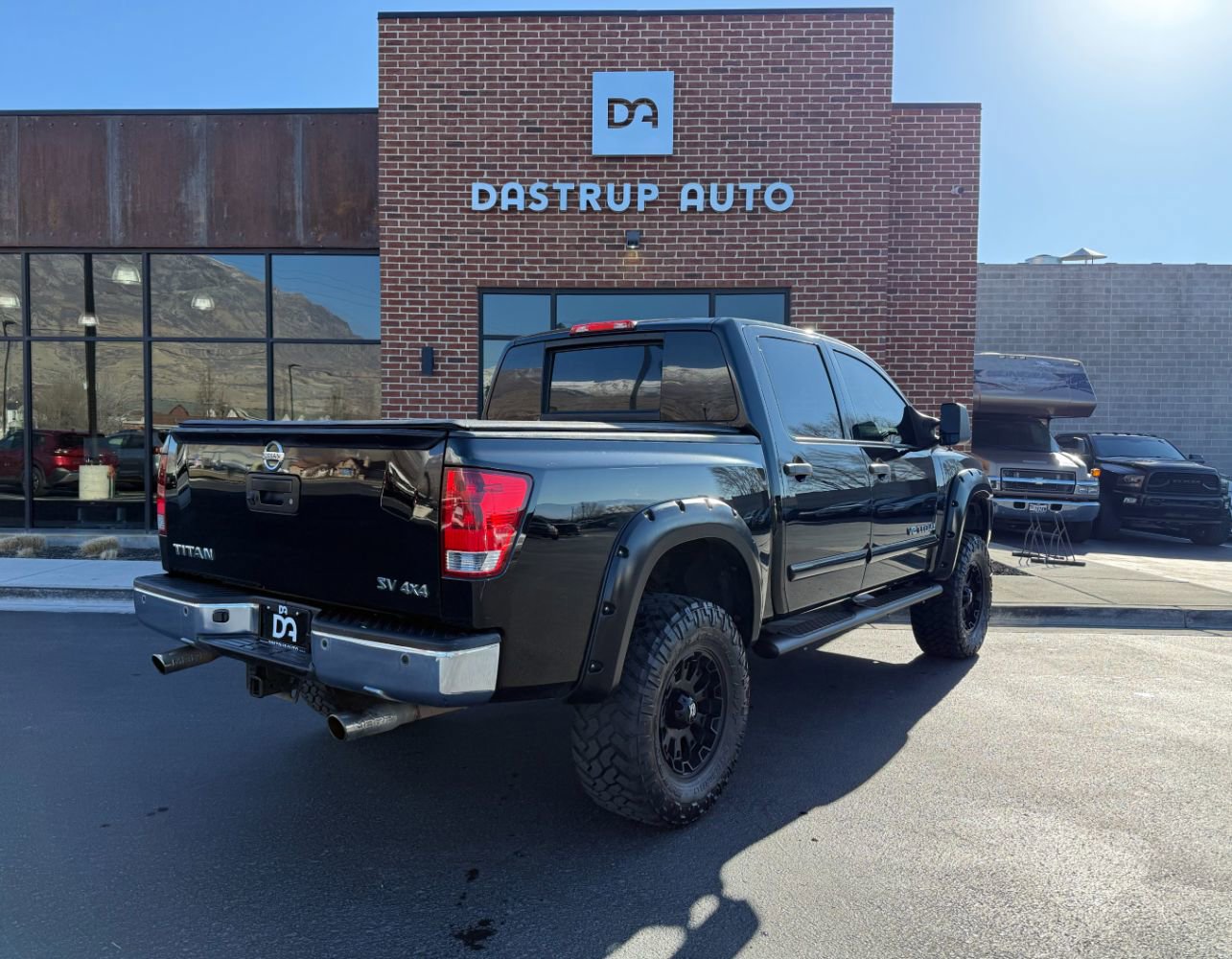 Used 2015 Nissan Titan SV w/ SV Value Truck Package image 7