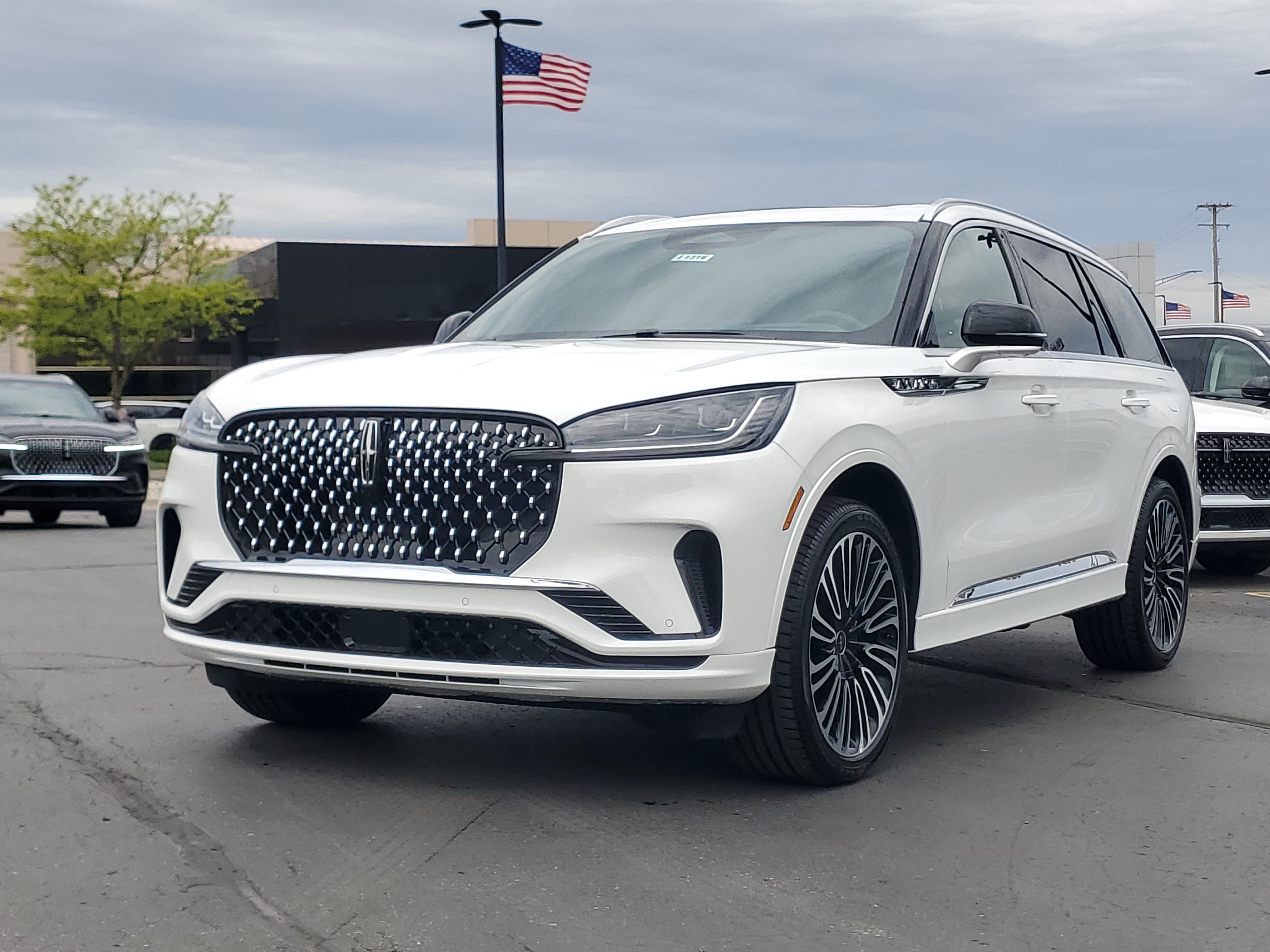 New 2026 Lincoln Aviator Black Label AWD/4WD image 2