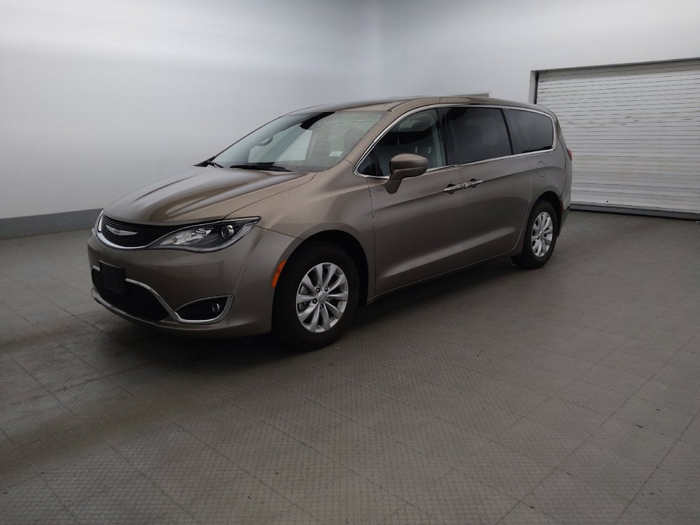 Used 2018 Chrysler Pacifica Touring Plus FWD image 2