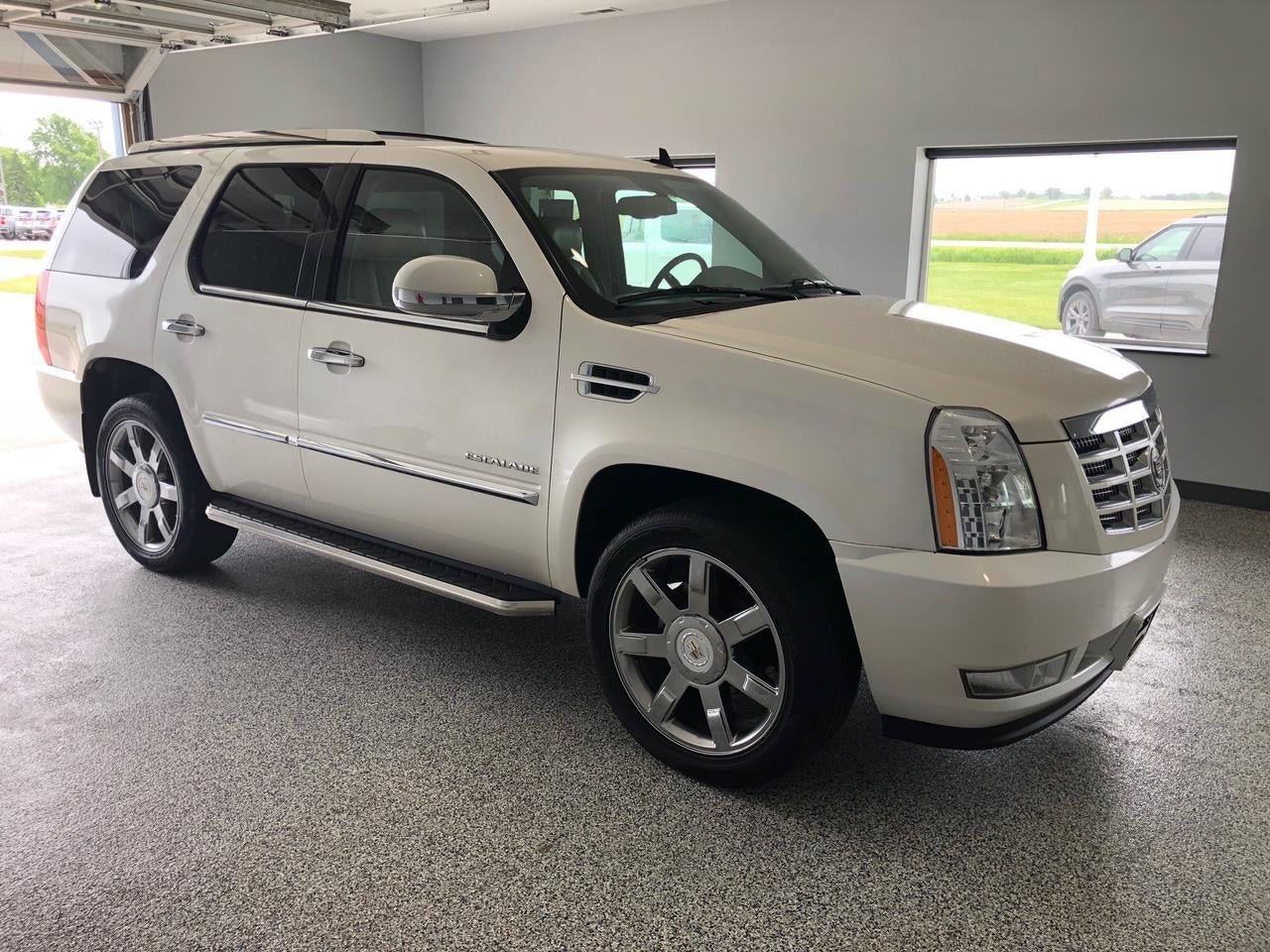 Used 2011 Cadillac Escalade Premium AWD/4WD image 5