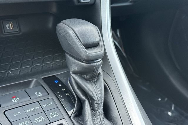 Used 2023 Toyota RAV4 LE image 33