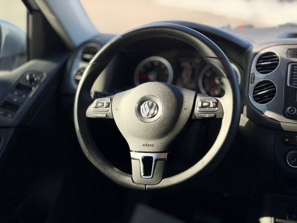 Used 2017 Volkswagen Tiguan S image 11