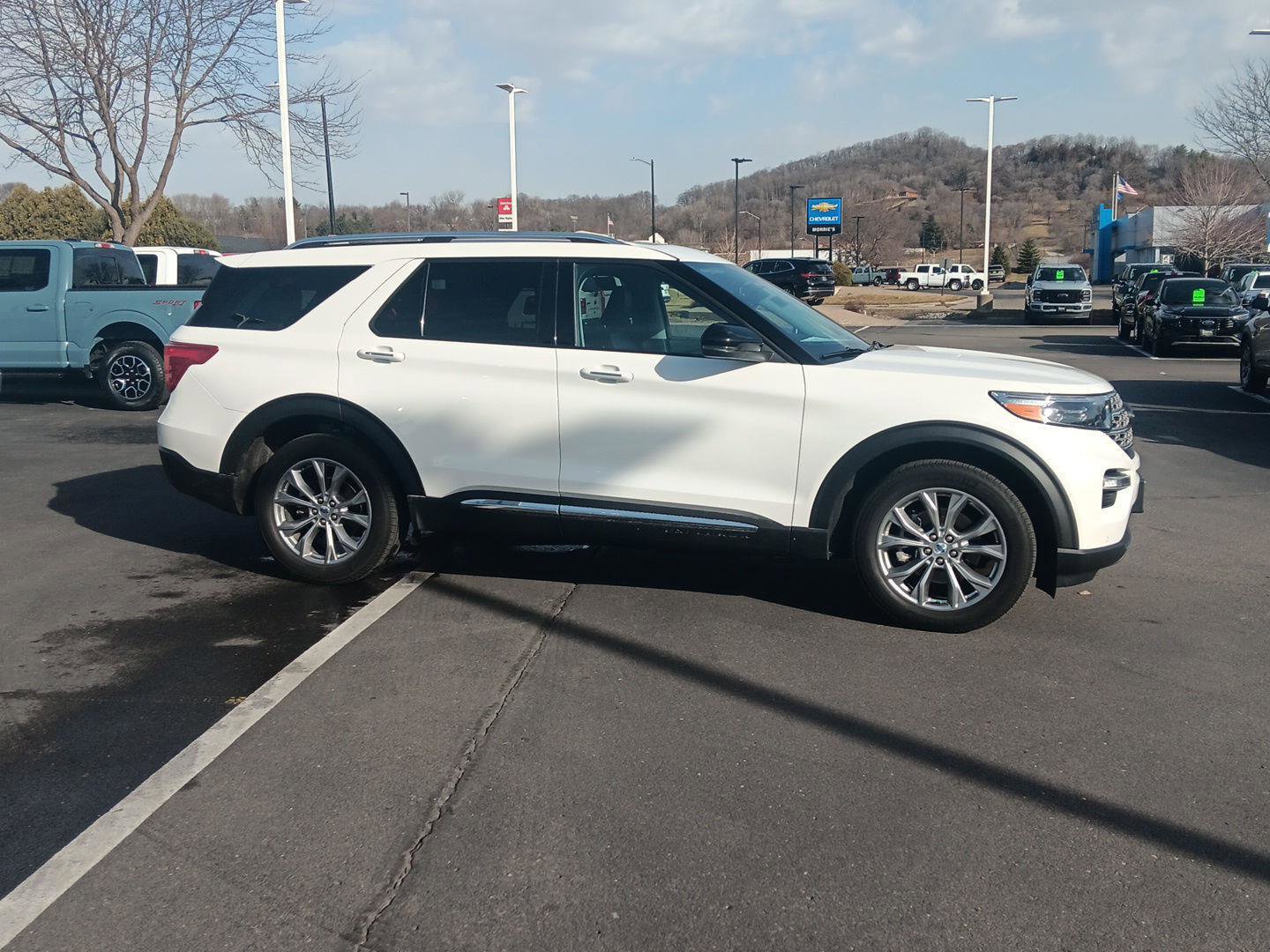 Used 2023 Ford Explorer Limited w/ Limited Technology Package image 2