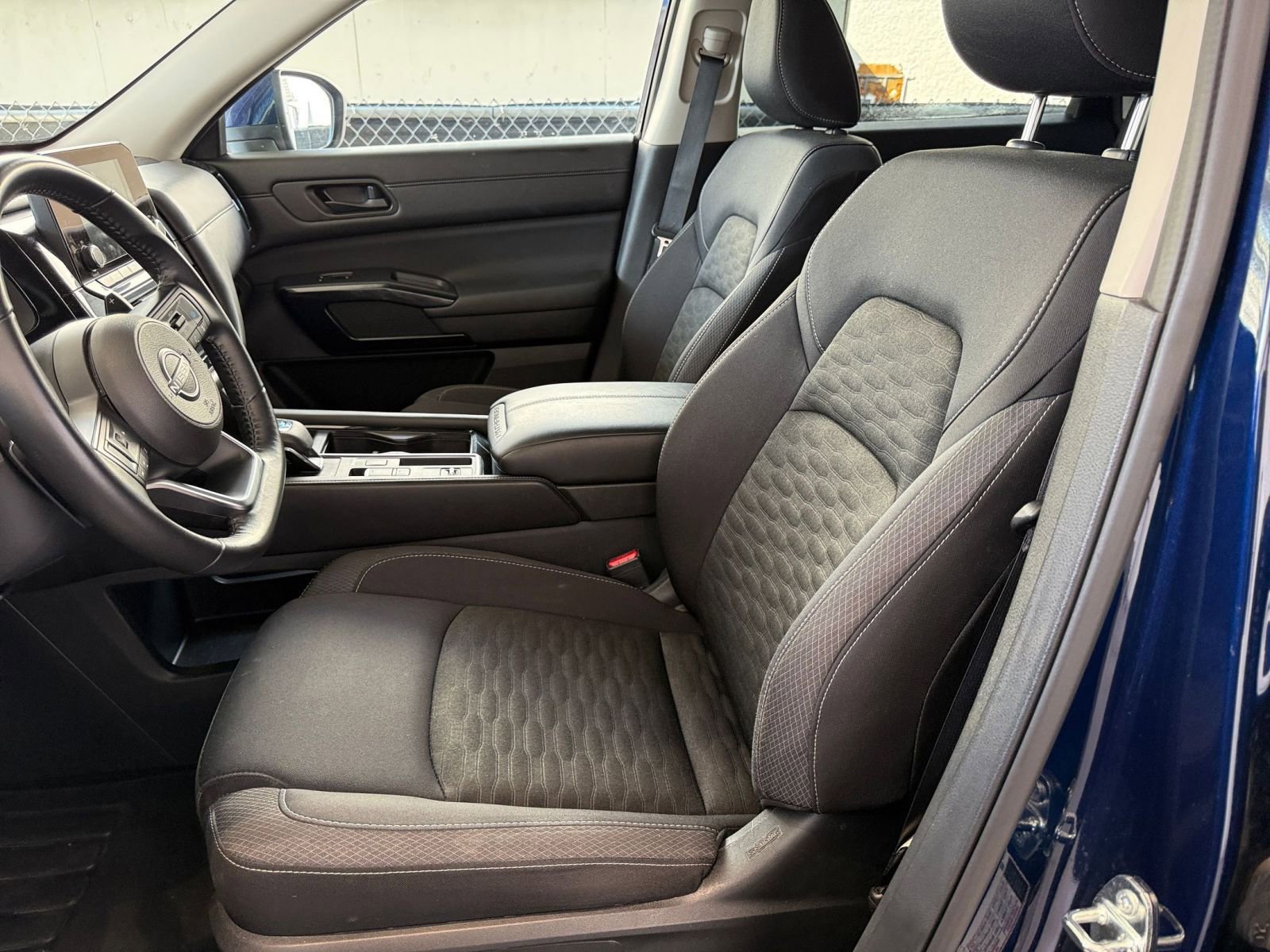 Used 2025 Nissan Pathfinder SV image 29